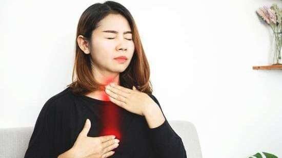 A girl having acidity 