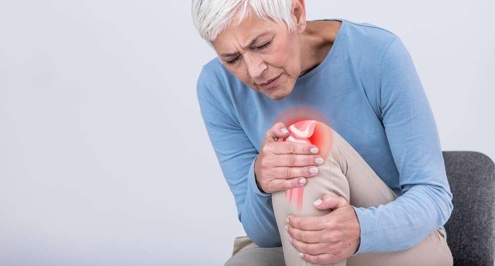 5 आयुर्वेदिक दर्द निवारक तेल — जोड़ों और मांसपेशियों के दर्द से तेज़ राहत